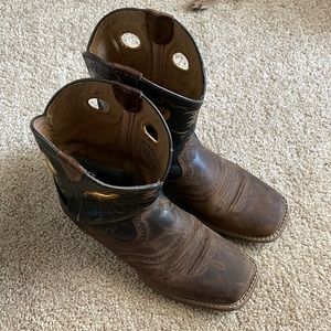 Distressed Ariat youth square toed boot size 4.5